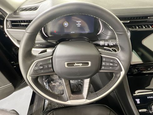 Used 2023 Jeep Grand Cherokee Limited AWD/4WD image 11