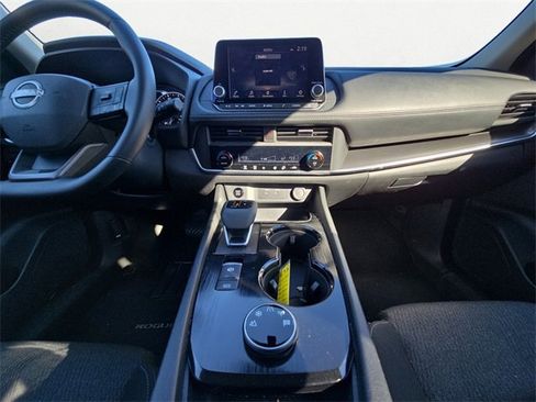 Used 2025 Nissan Rogue SV image 11