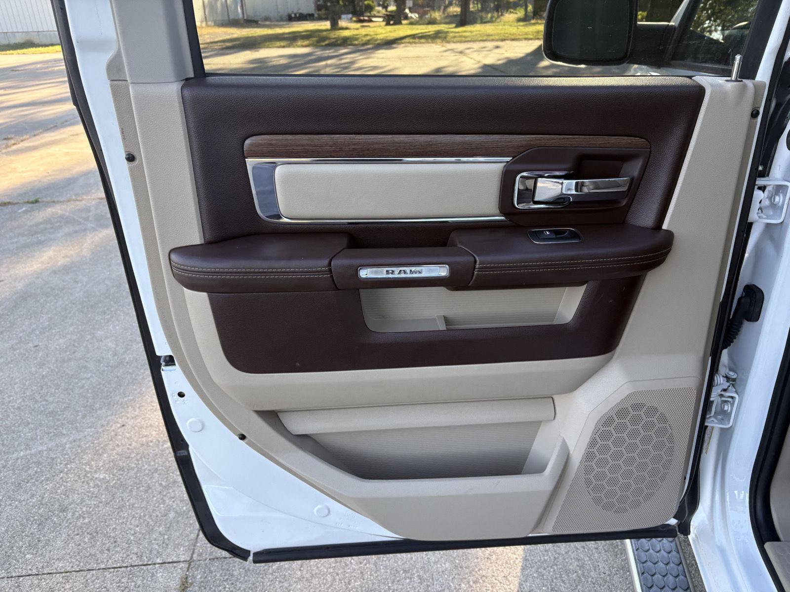 Used 2016 RAM 1500 Laramie w/ Convenience Group AWD/4WD image 13
