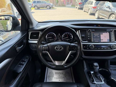 Used 2015 Toyota Highlander XLE AWD/4WD image 14