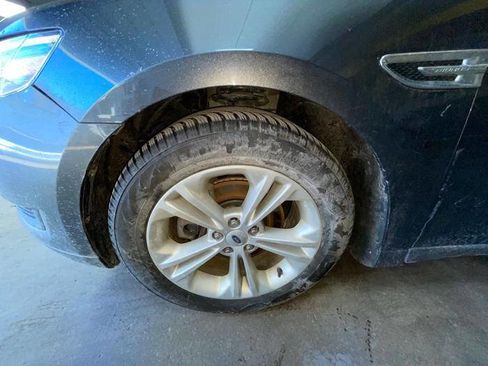 Used 2016 Ford Taurus SE image 11