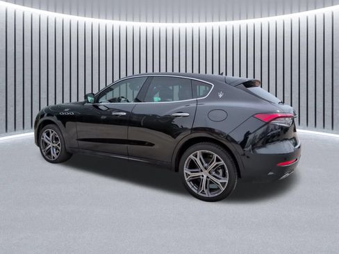 Used 2023 Maserati Levante GT AWD/4WD image 11