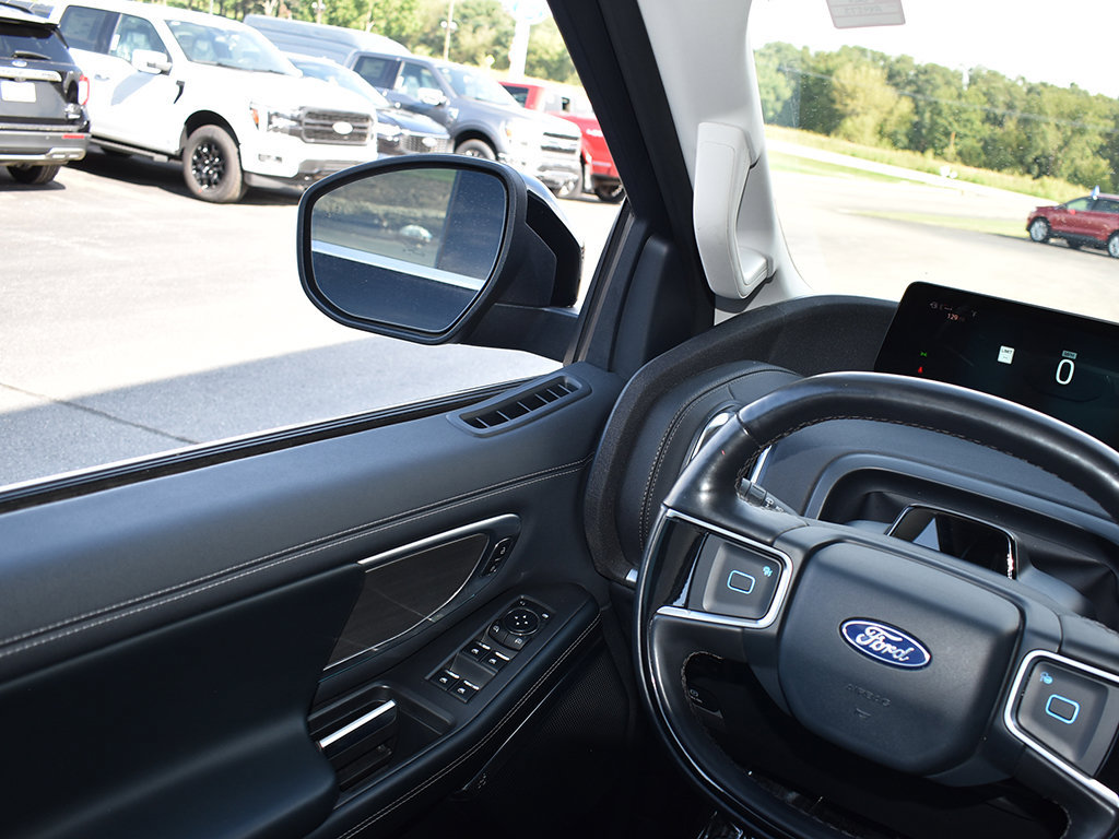 Used 2025 Ford Expedition Platinum AWD/4WD image 21
