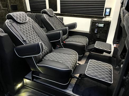 Used 2022 Mercedes-Benz Sprinter 2500 image 4