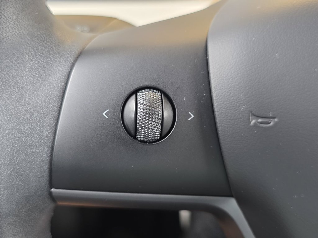 Used 2025 Tesla Model Y Performance AWD/4WD image 29