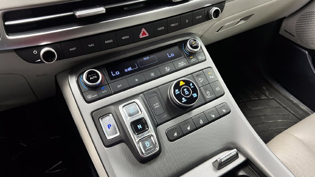 Used 2023 Hyundai Palisade Limited AWD/4WD image 13