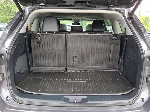 Used 2022 Toyota Highlander XLE image 25