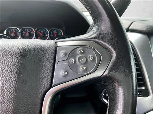 Used 2020 Chevrolet Suburban LT image 20