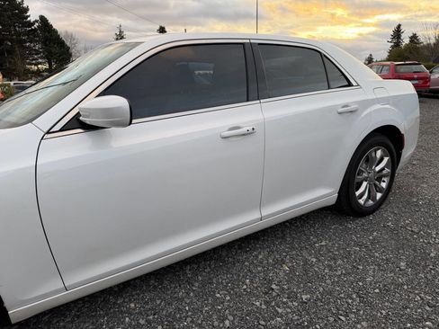 Used 2015 Chrysler 300 Limited w/ Driver Convenience Group image 9
