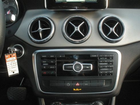Used 2014 Mercedes-Benz CLA 250 image 34