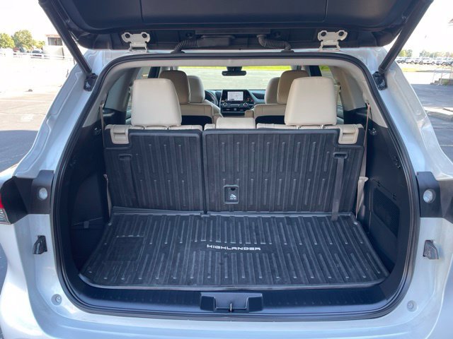 Used 2023 Toyota Highlander XLE AWD/4WD image 64