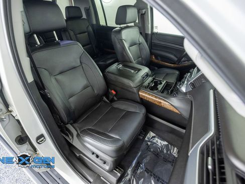 Used 2019 Chevrolet Suburban Premier AWD/4WD image 45