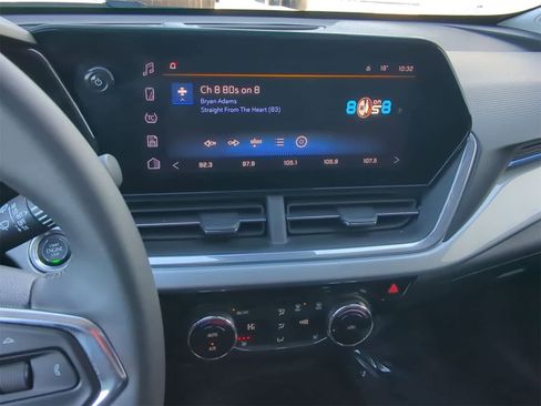 Used 2024 Chevrolet Trax LT w/ LT Convenience Package image 34