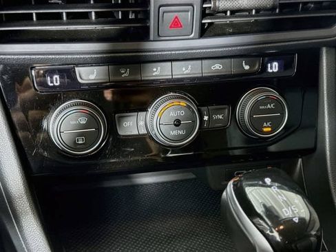 Used 2023 Volkswagen Jetta SE w/ Panoramic Sunroof Package FWD image 15