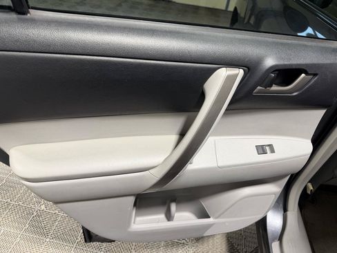 Used 2010 Toyota Highlander SE AWD/4WD image 22
