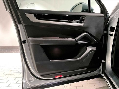 Used 2025 Porsche Cayenne S image 26