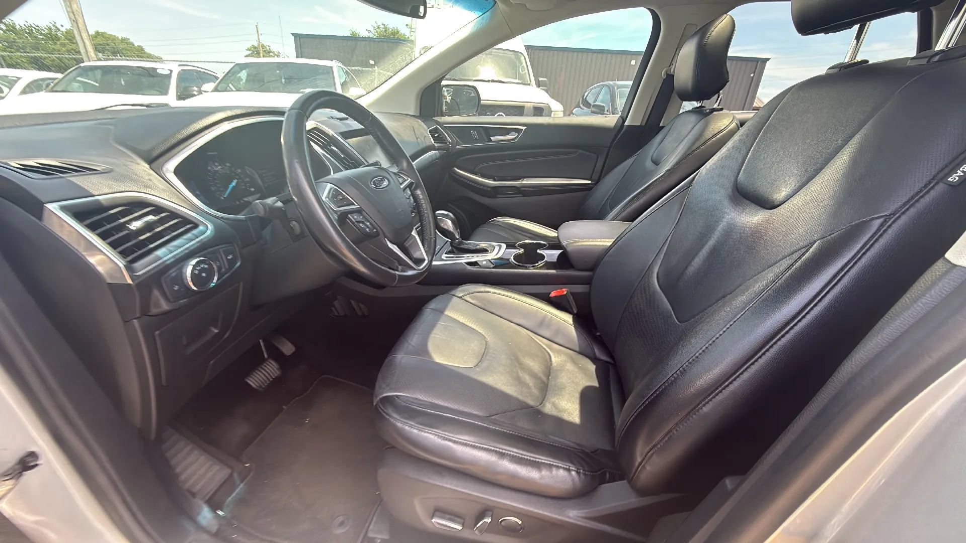 Used 2015 Ford Edge Titanium w/ Equipment Group 301A FWD image 2