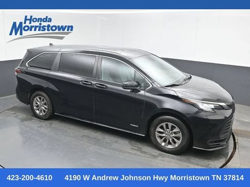 Used 2021 Toyota Sienna LE FWD image 1