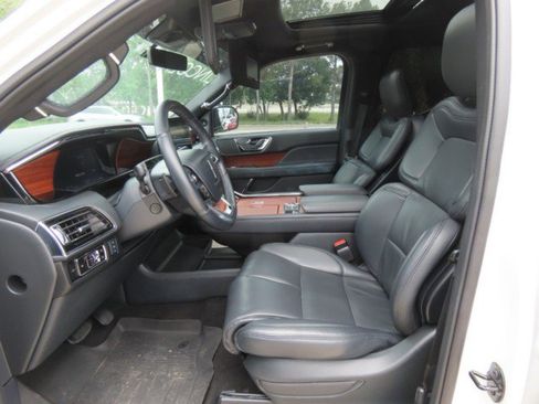 Used 2024 Lincoln Navigator Premiere AWD/4WD image 25