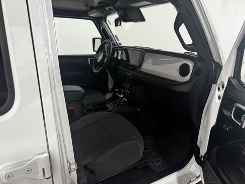 Used 2025 Jeep Wrangler Unlimited Sport AWD/4WD image 23