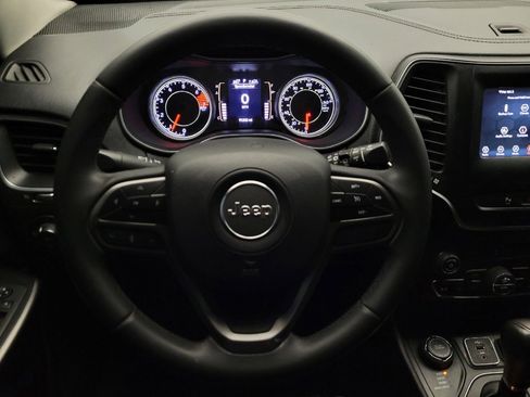 Used 2020 Jeep Cherokee Latitude Plus w/ Comfort/Convenience Group image 22