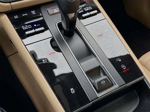 Certified 2025 Porsche Macan image 23