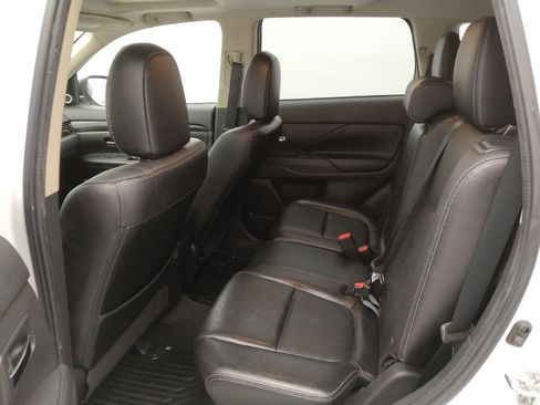 Used 2016 Mitsubishi Outlander SEL image 18