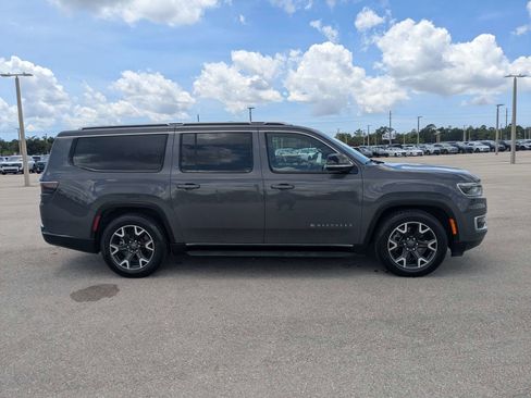 Used 2024 Jeep Wagoneer L Series III w/ Flexible Seating Group AWD/4WD image 4