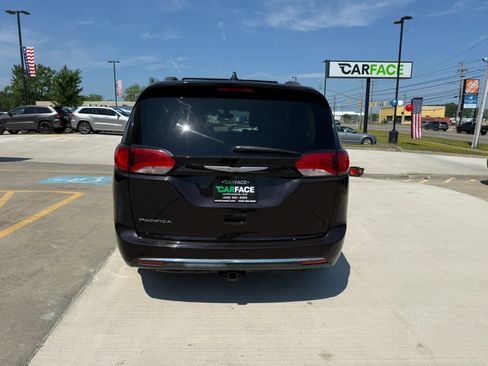 Used 2017 Chrysler Pacifica Touring-L Plus FWD image 11