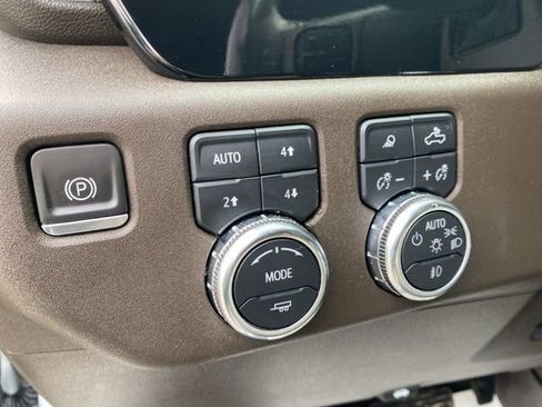 Used 2024 GMC Sierra 2500 SLT w/ SLT Premium Package image 22