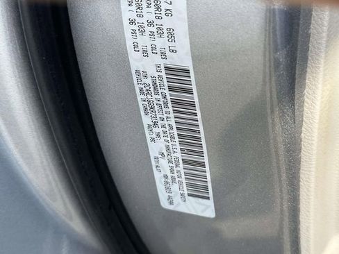 Used 2019 Chrysler Pacifica Limited image 11