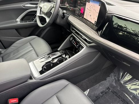 Used 2025 Audi Q5 Premium w/ Premium Plus AWD/4WD image 22