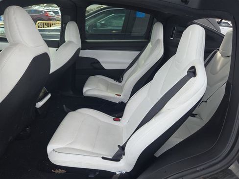 Used 2023 Tesla Model X Plaid image 3