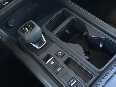 Used 2024 Nissan Pathfinder S image 26