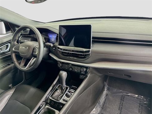 Used 2022 Jeep Compass Limited image 27