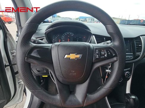 Used 2022 Chevrolet Trax LS AWD/4WD image 9