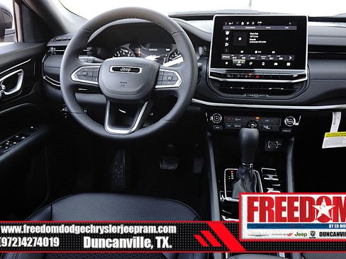 New 2026 Jeep Compass Latitude image 17