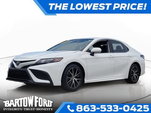 Used 2024 Toyota Camry SE FWD image 1