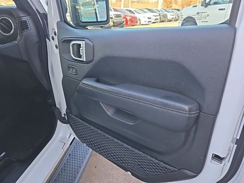 Used 2018 Jeep Wrangler Unlimited Sahara image 80