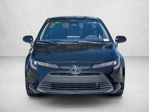 Used 2023 Toyota Corolla LE FWD image 2