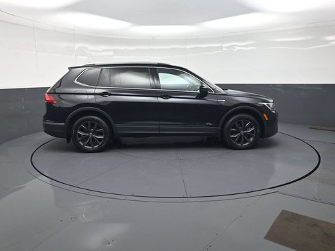 Used 2023 Volkswagen Tiguan SE AWD/4WD image 2