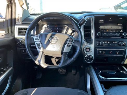 Used 2021 Nissan Titan SV w/ SV Convenience Package image 4