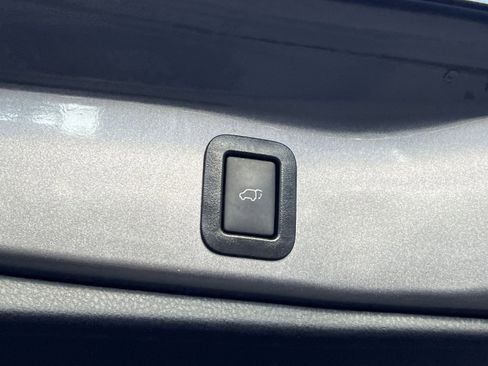 Used 2018 Toyota Highlander XLE image 27