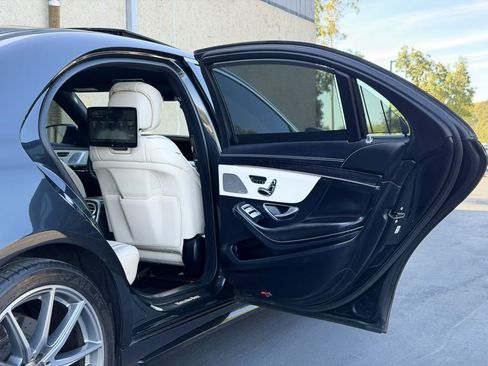 Used 2018 Mercedes-Benz S 560 Sedan image 23