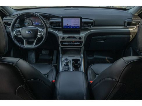 Used 2022 Ford Explorer XLT w/ Equipment Group 202A AWD/4WD image 12