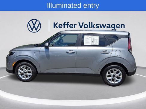 Used 2025 Kia Soul LX w/ LX Technology Package FWD image 7