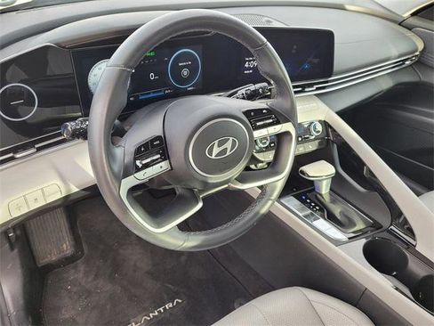 Used 2024 Hyundai Elantra Limited image 9