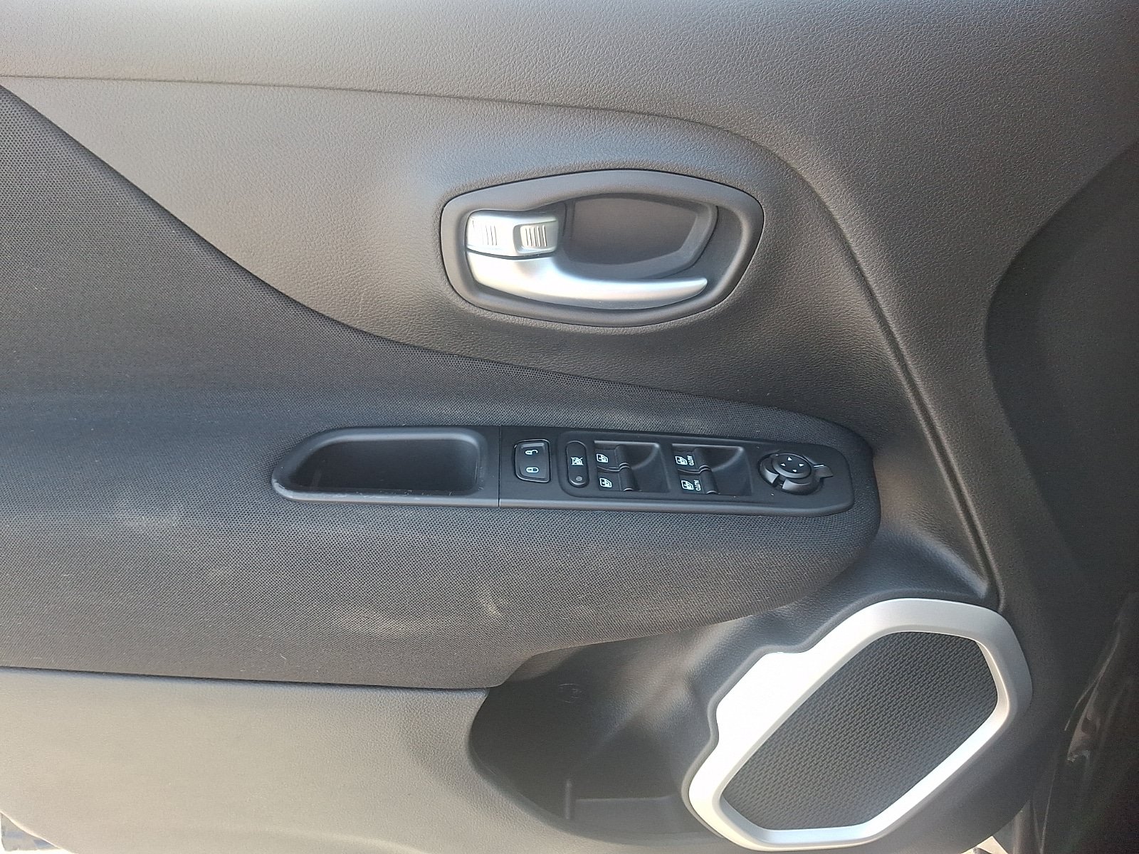 Used 2020 Jeep Renegade Sport w/ Sport Appearance Group AWD/4WD image 12