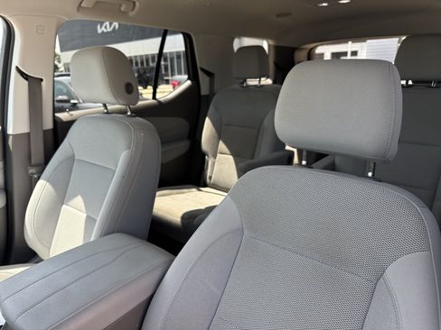 Used 2021 Chevrolet Traverse LT FWD image 28