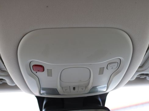 Used 2018 Jeep Renegade Latitude w/ UConnect 8.4 Nav Group image 23